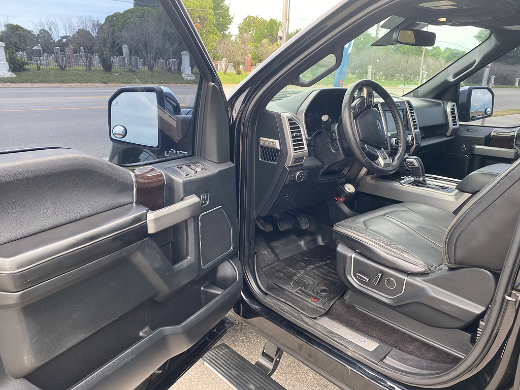 Additional photo of vehicle.