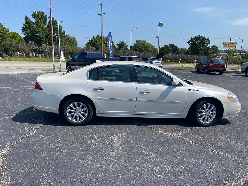 Additional photo of vehicle.