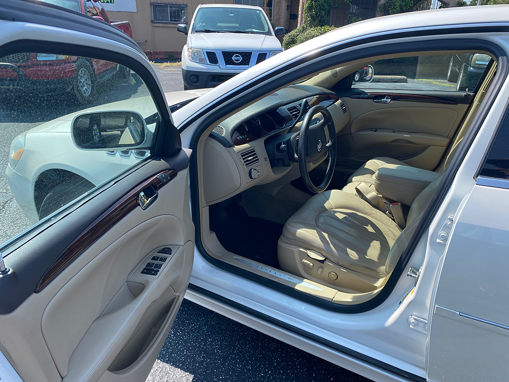 Additional photo of vehicle.