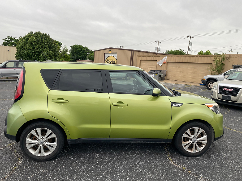 Additional photo of vehicle.