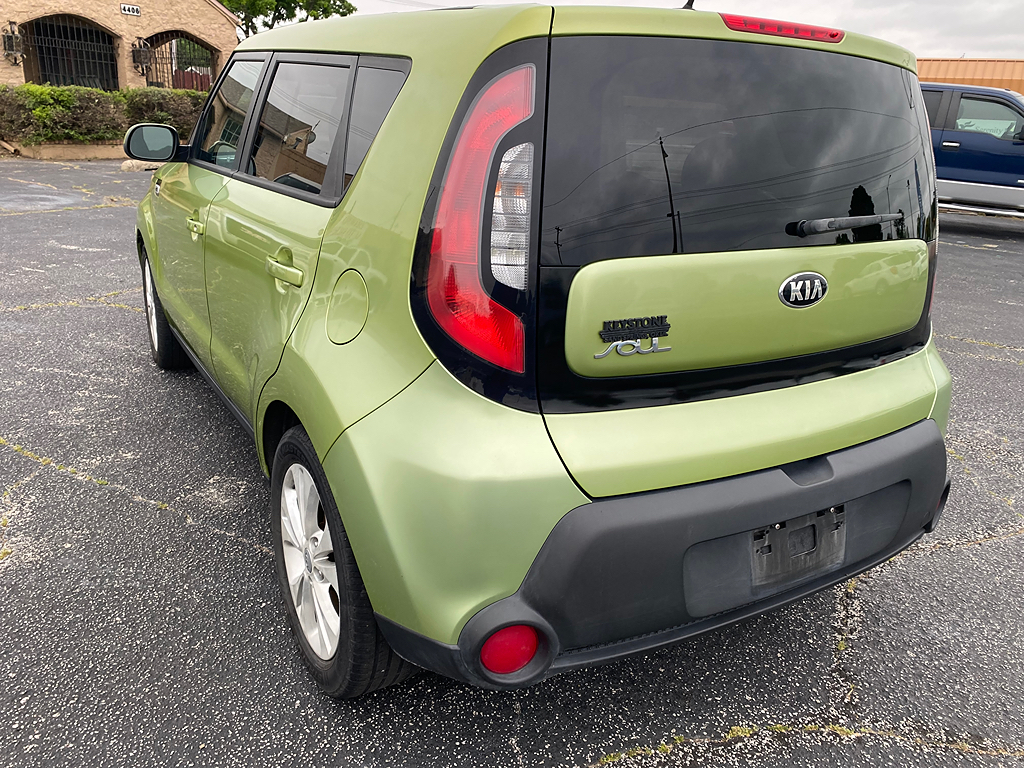 Additional photo of vehicle.