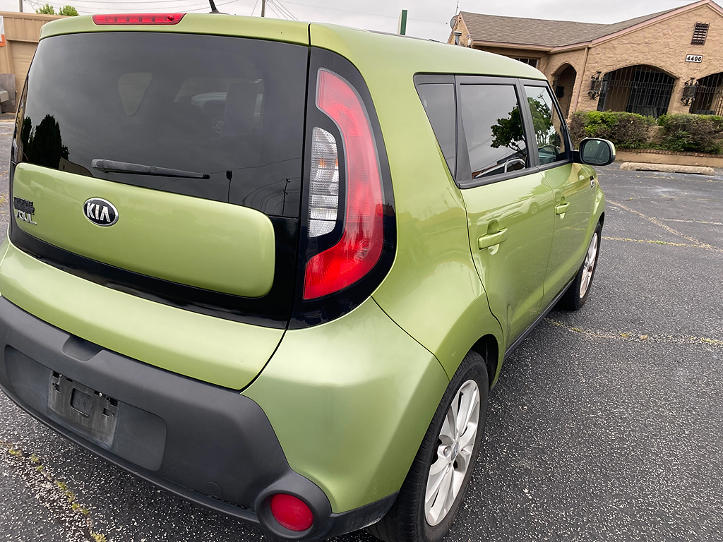 Additional photo of vehicle.