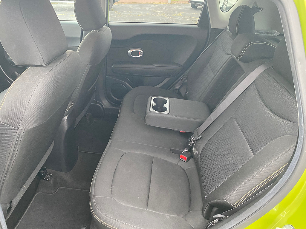 Additional photo of vehicle.