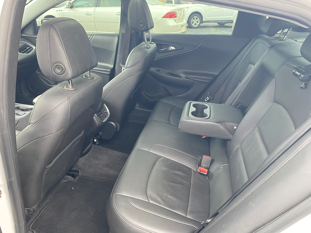 Additional photo of vehicle.