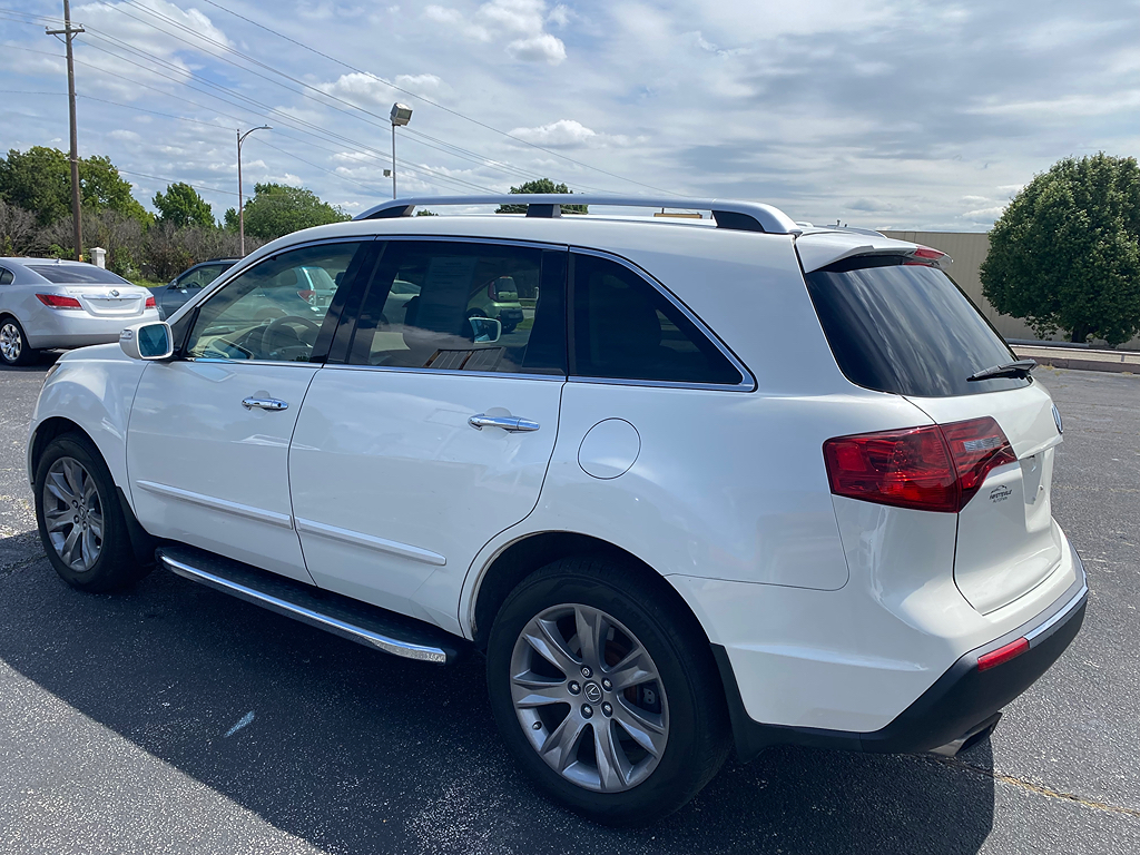 Additional photo of vehicle.