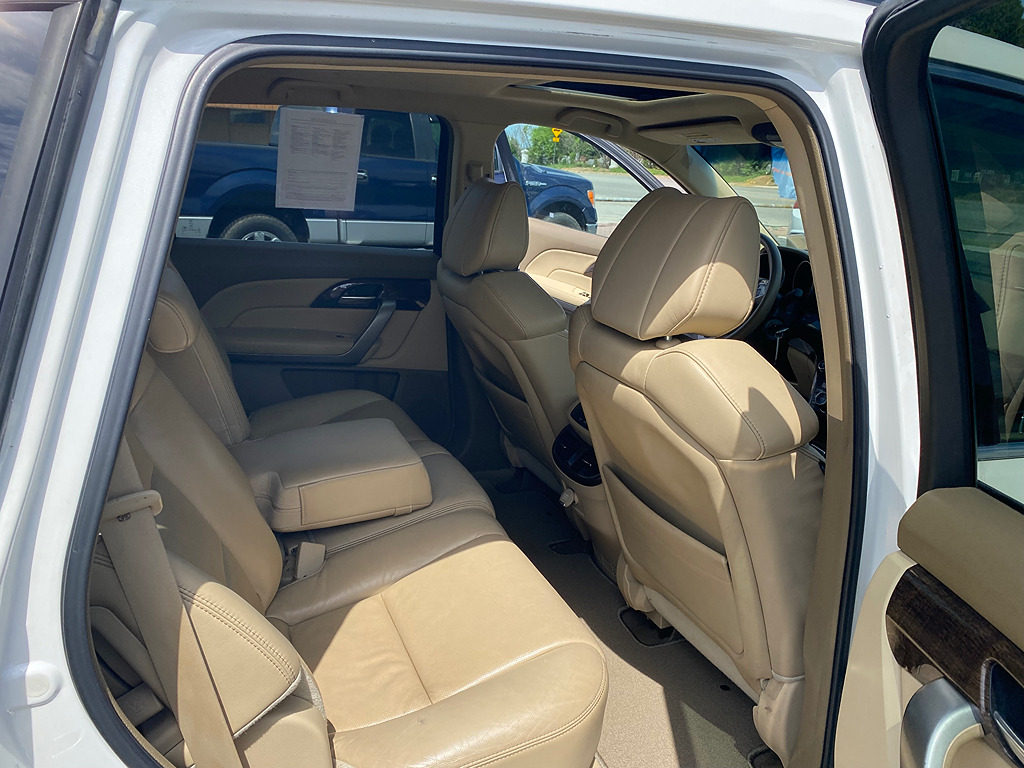 Additional photo of vehicle.