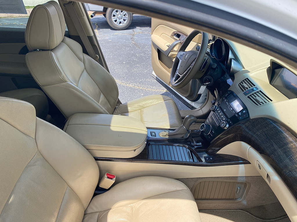 Additional photo of vehicle.