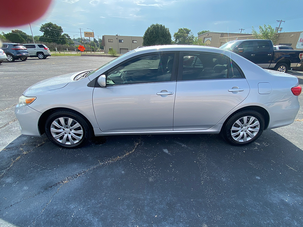 Additional photo of vehicle.
