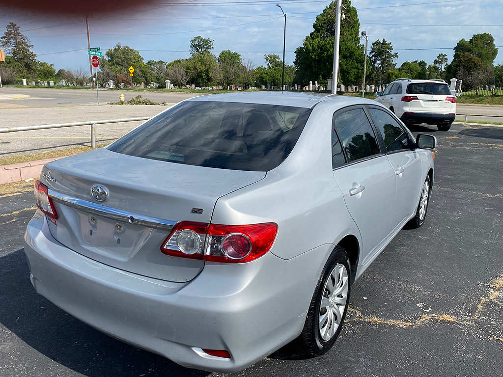 Additional photo of vehicle.