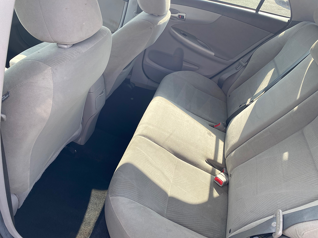Additional photo of vehicle.