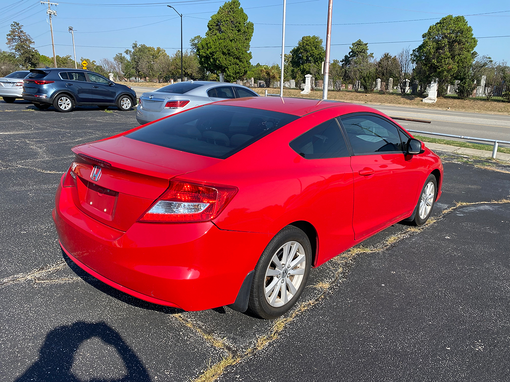 Additional photo of vehicle.