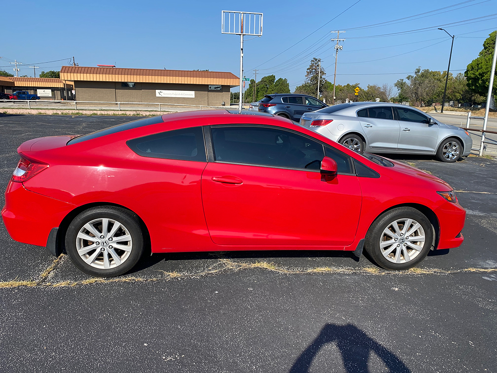 Additional photo of vehicle.