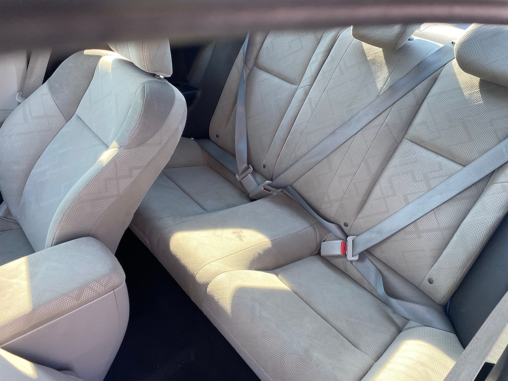 Additional photo of vehicle.