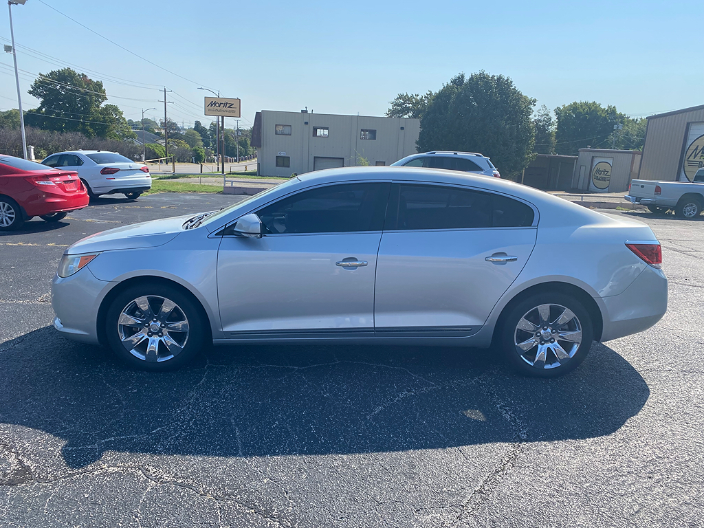 Additional photo of vehicle.