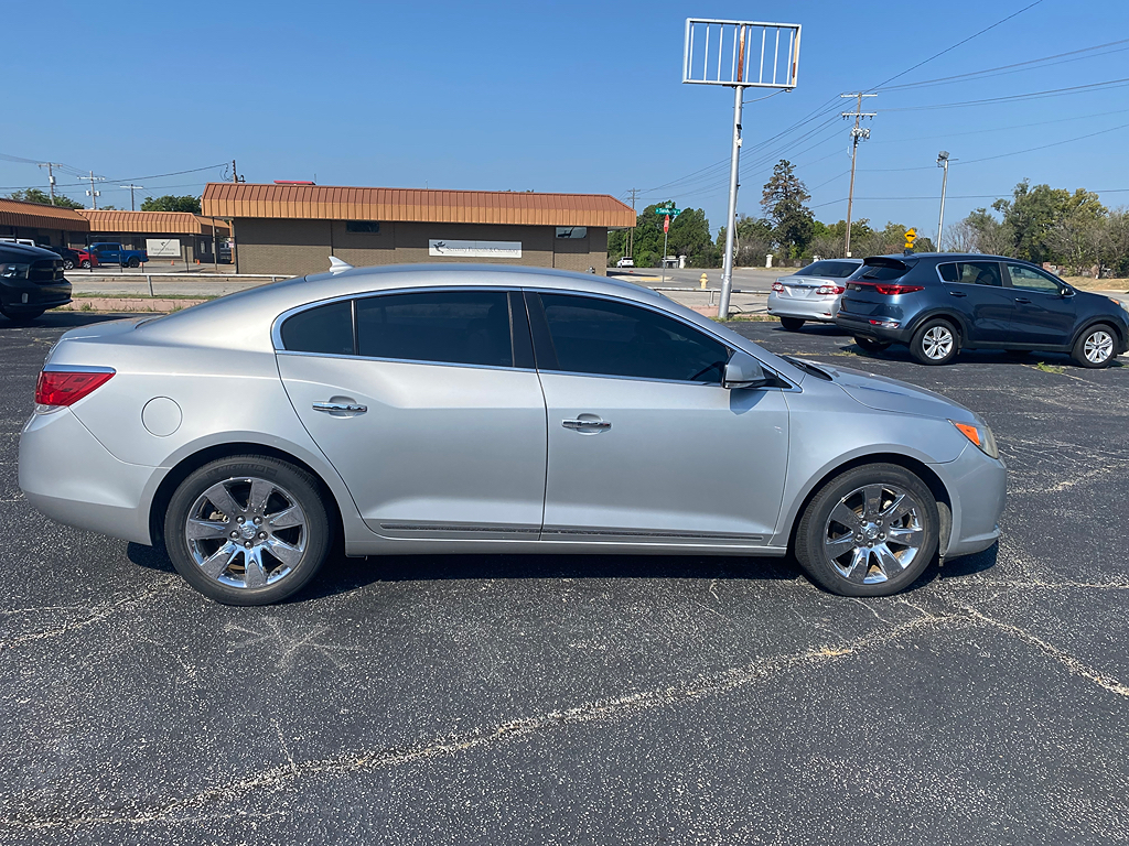 Additional photo of vehicle.