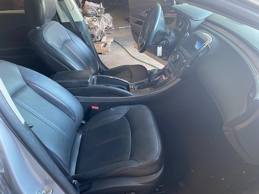 Additional photo of vehicle.