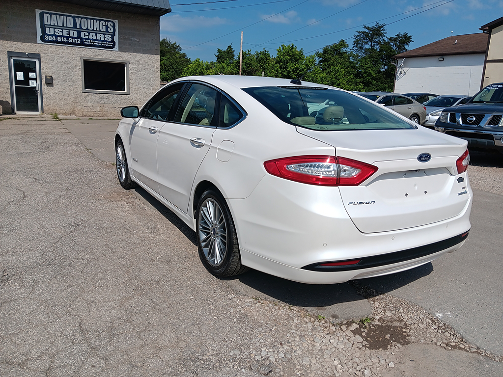 2014 Ford Fusion SE Hybrid - Photo 2