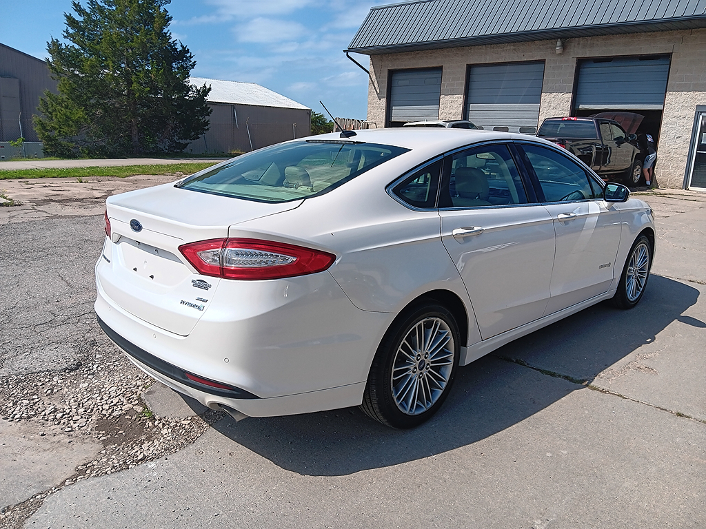 2014 Ford Fusion SE Hybrid - Photo 4