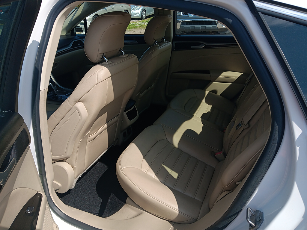 2014 Ford Fusion SE Hybrid - Photo 9