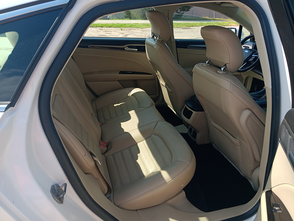 2014 Ford Fusion SE Hybrid - Photo 11