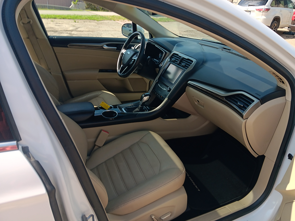 2014 Ford Fusion SE Hybrid - Photo 12