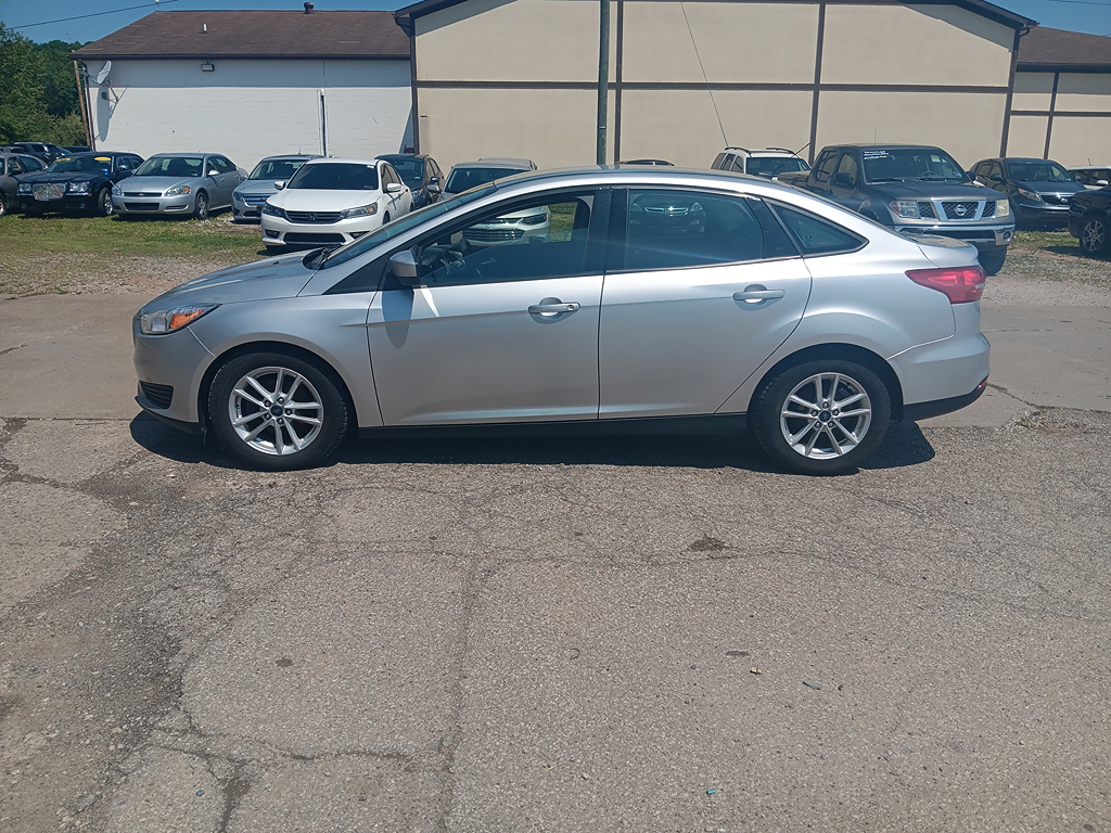 2018 Ford Focus Sedan SE's photo