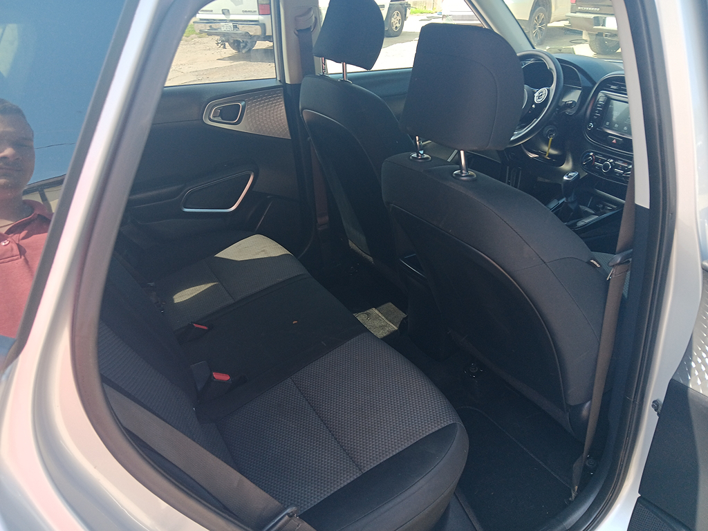 2020 Kia Soul LX - Photo 11