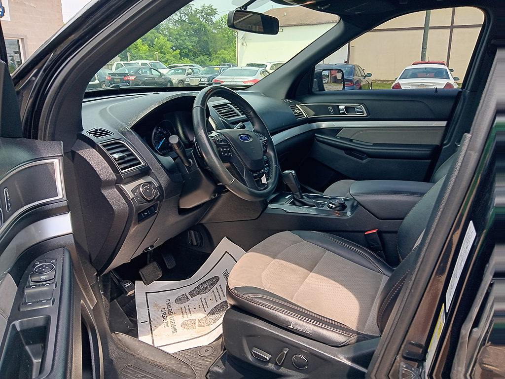2017 Ford Explorer XLT - Photo 8