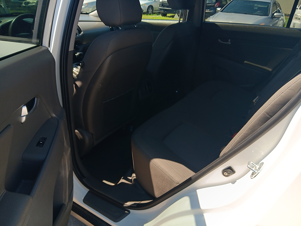 2015 Kia Sportage LX - Photo 9