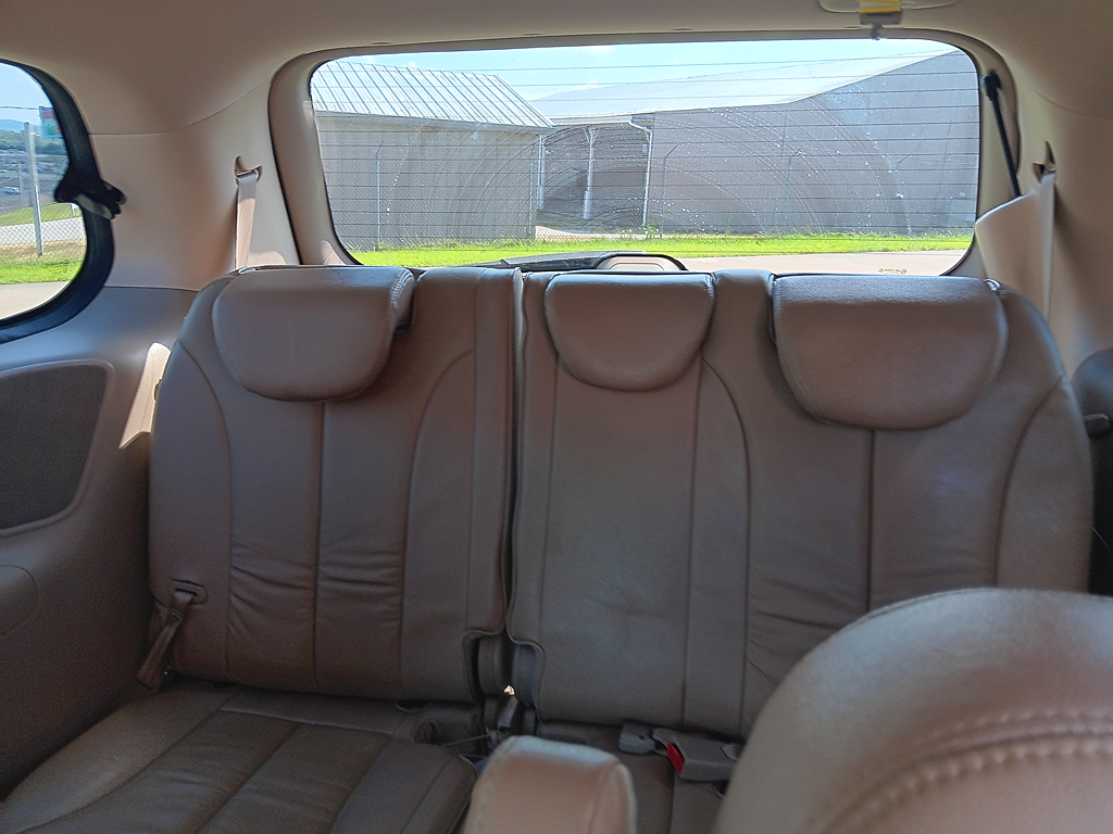 Additional photo of vehicle.