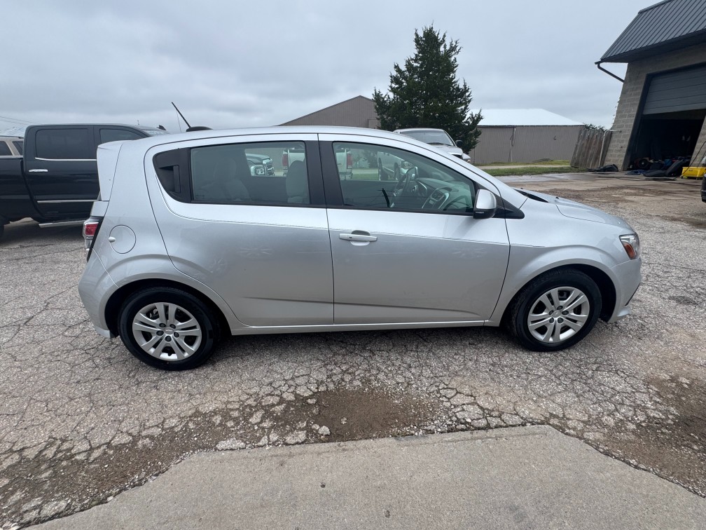 Additional photo of vehicle.
