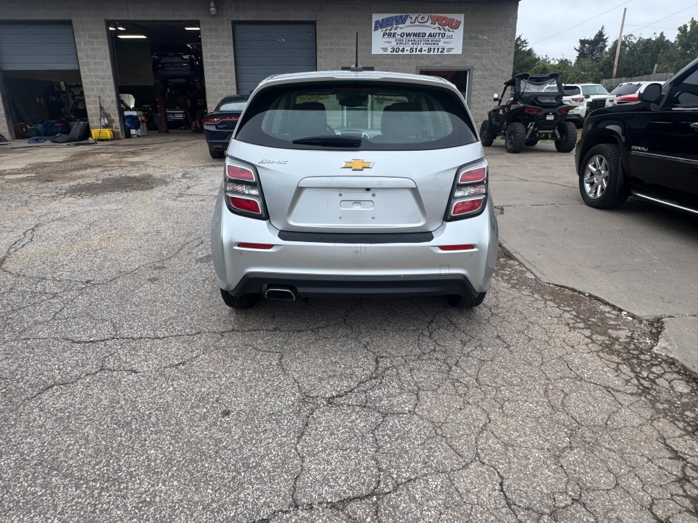 Additional photo of vehicle.