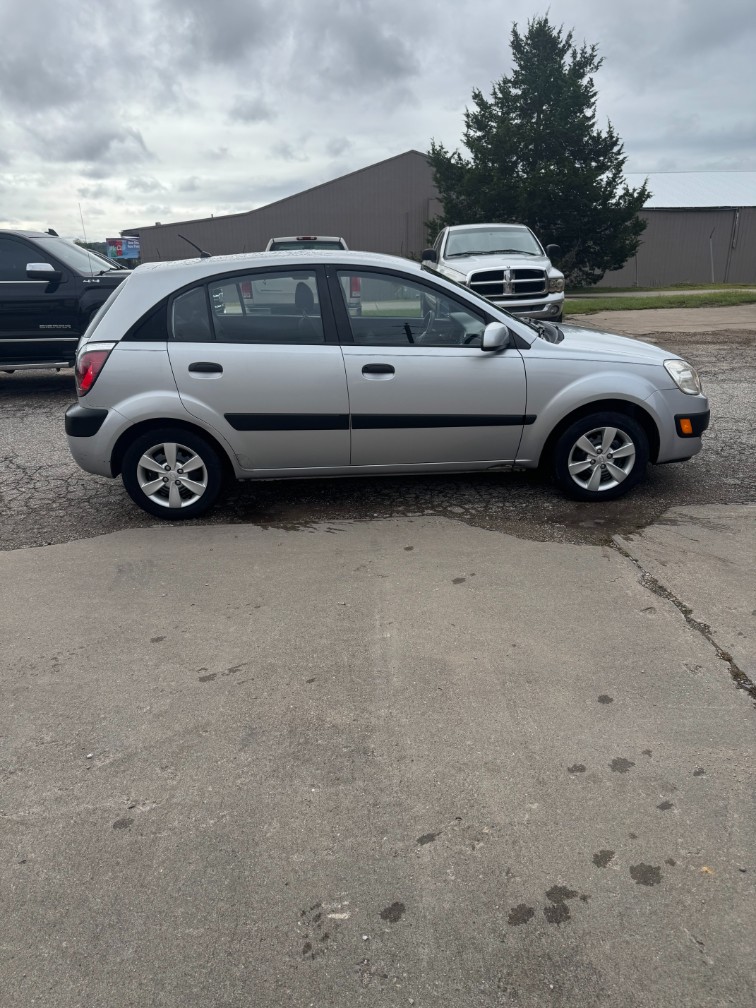 Additional photo of vehicle.