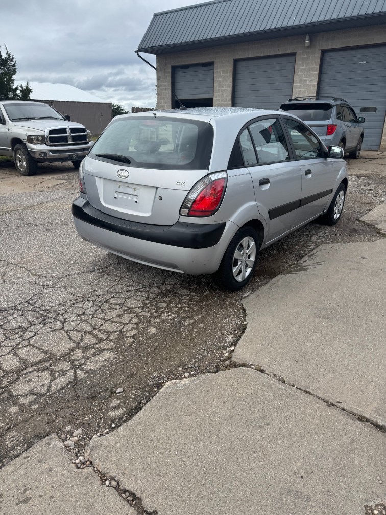 Additional photo of vehicle.