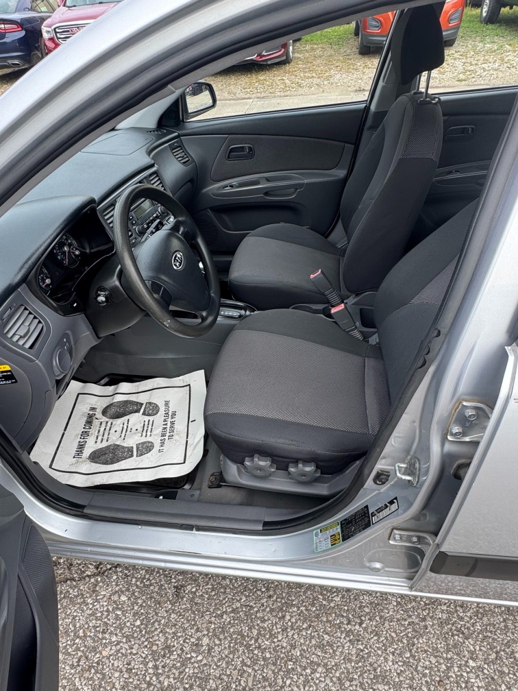 Additional photo of vehicle.