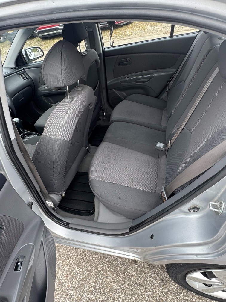Additional photo of vehicle.