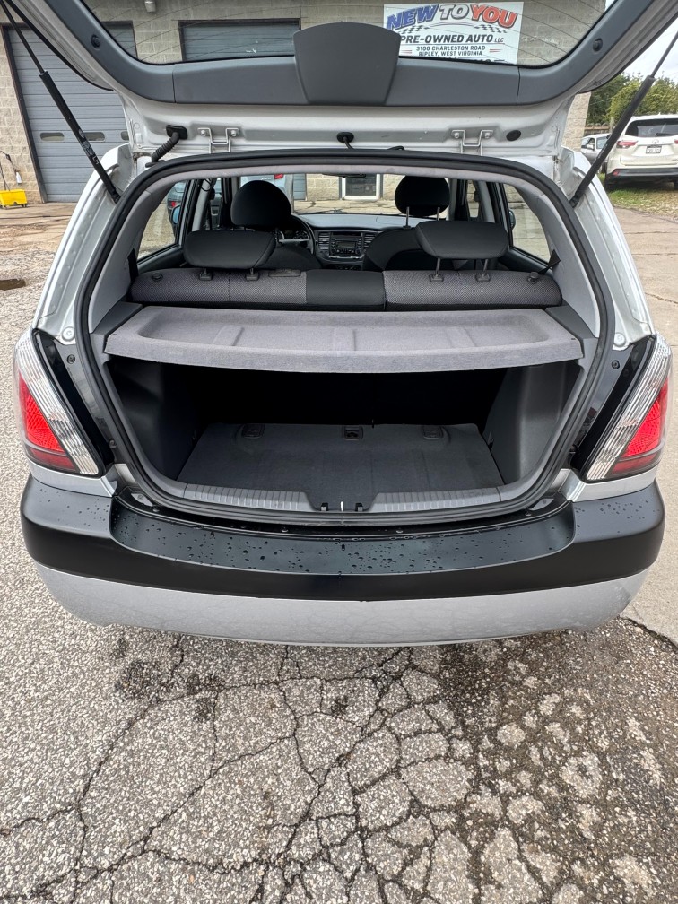 Additional photo of vehicle.