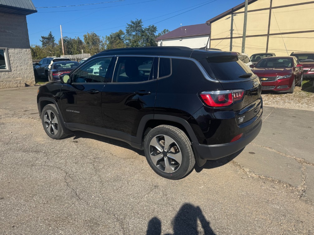 Additional photo of vehicle.