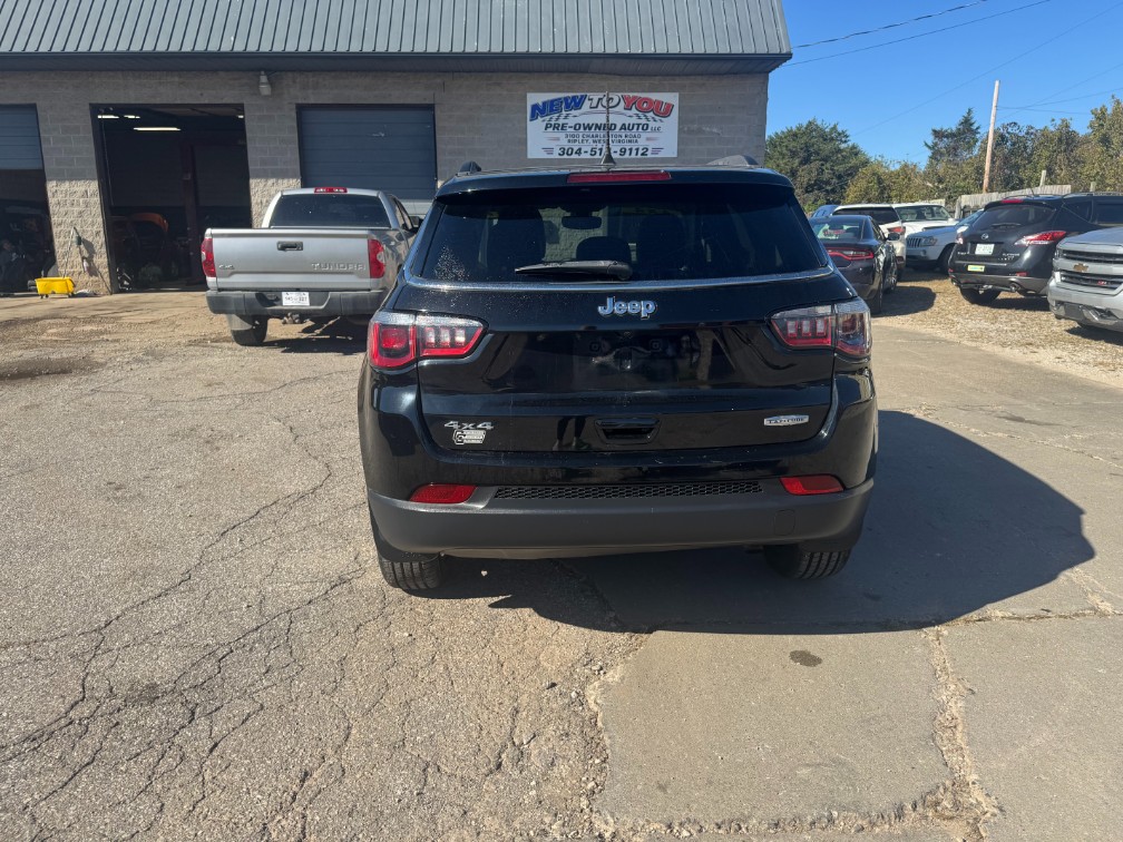 Additional photo of vehicle.