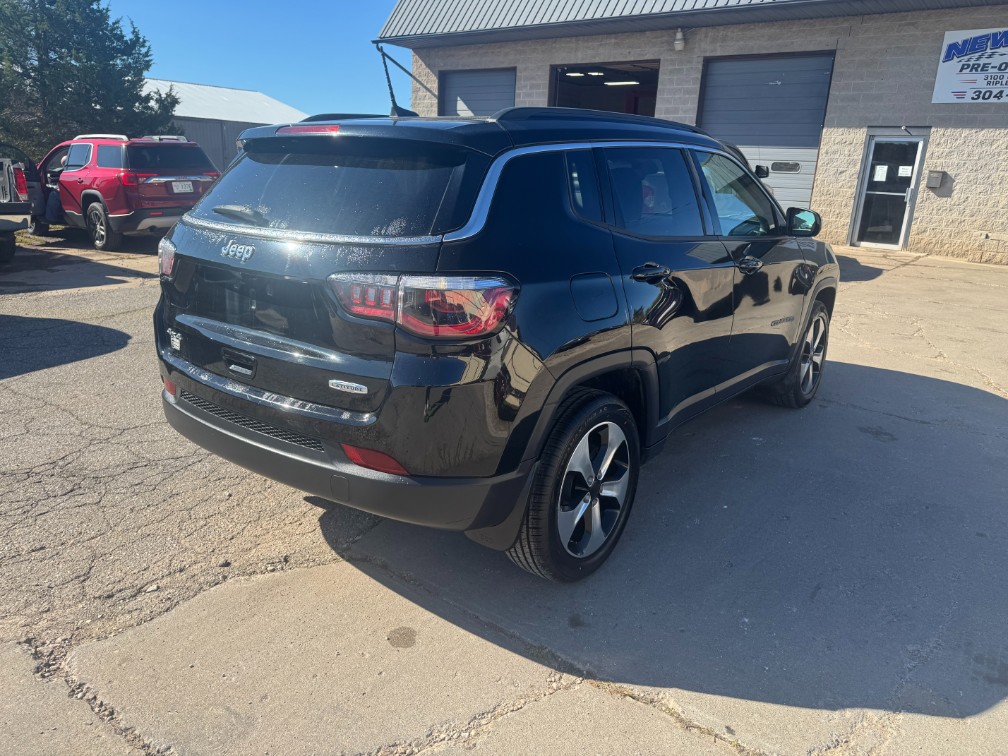 Additional photo of vehicle.