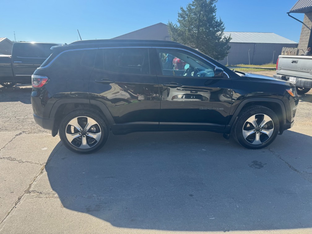 Additional photo of vehicle.