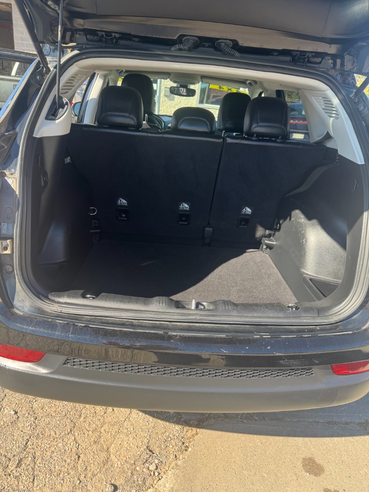 Additional photo of vehicle.