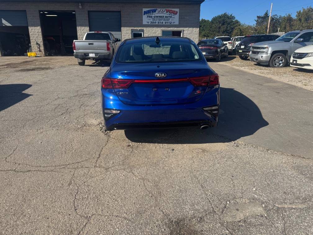 Additional photo of vehicle.