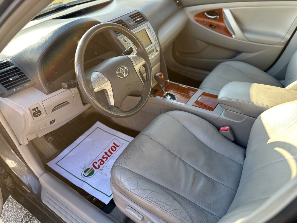 2010 Toyota Camry XLE - Photo 6
