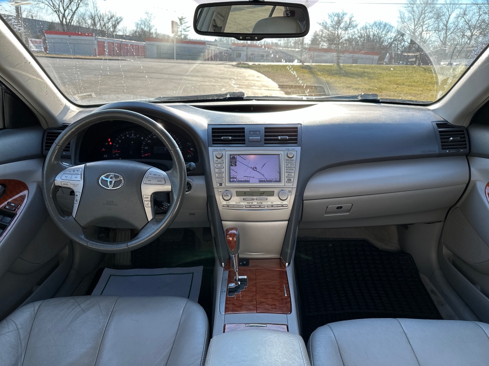 2010 Toyota Camry XLE - Photo 7