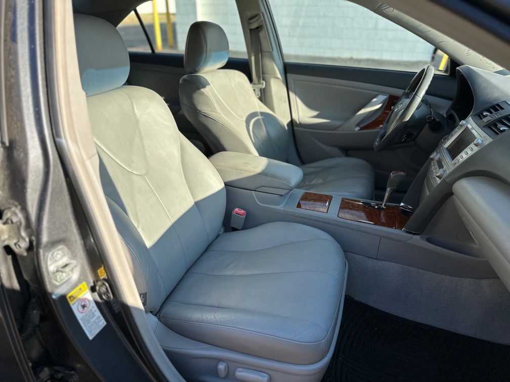 2010 Toyota Camry XLE - Photo 8