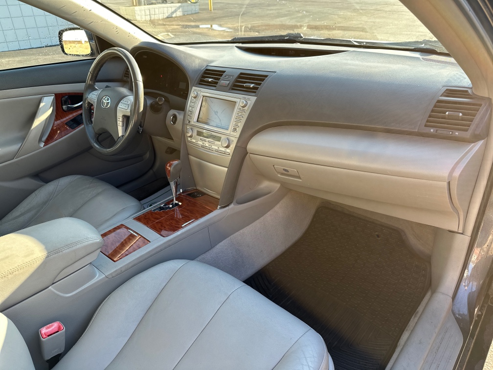 2010 Toyota Camry XLE - Photo 9