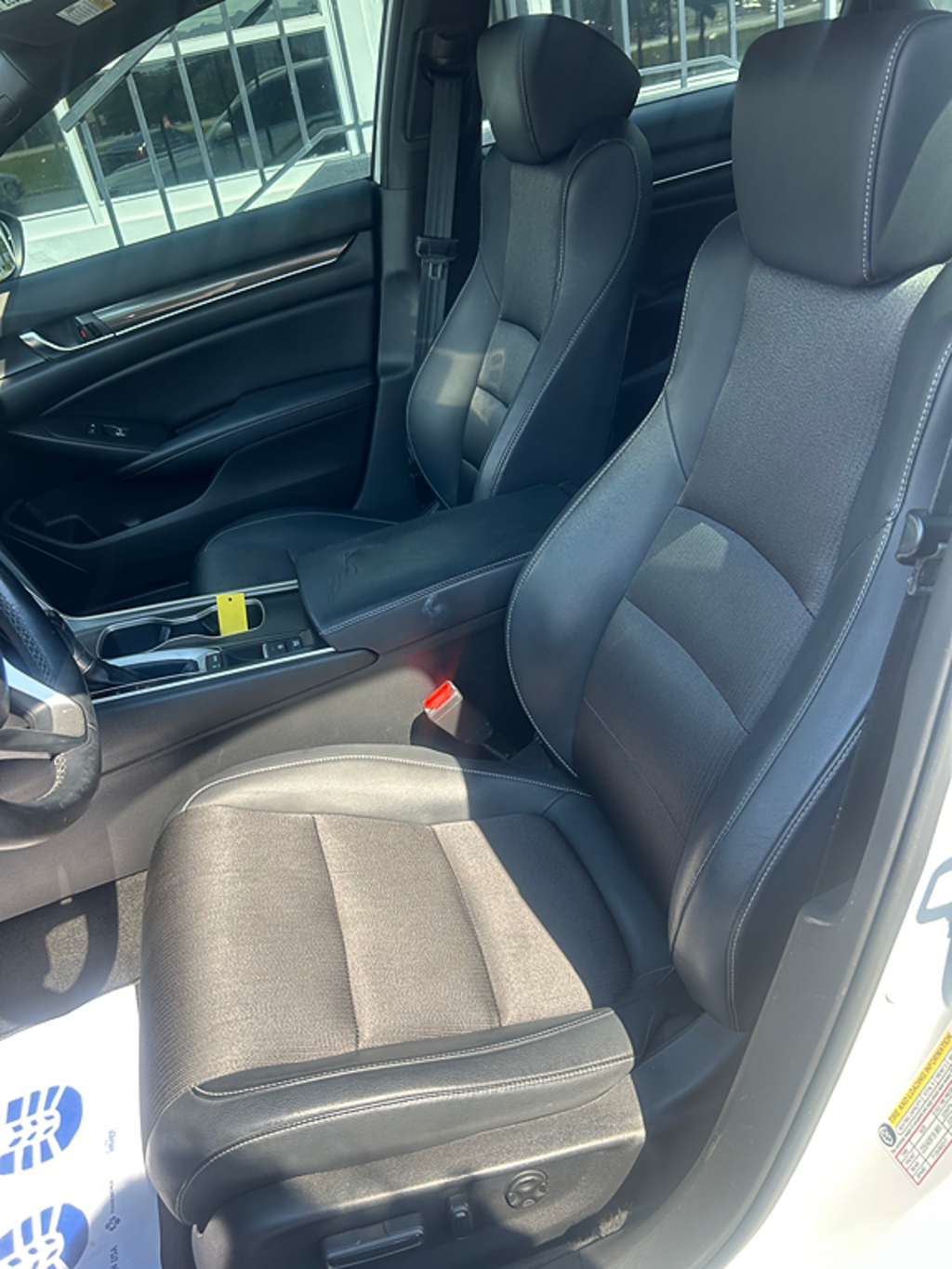 Additional photo of vehicle.