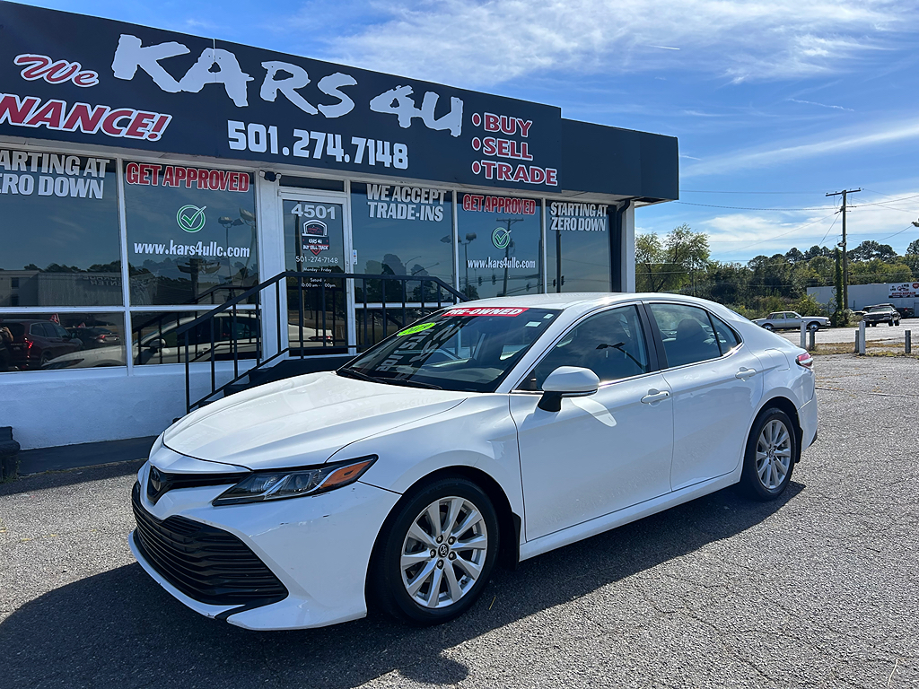 2019 Toyota Camry LE's photo