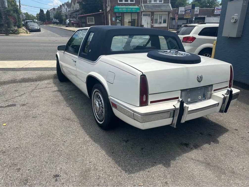 Additional photo of vehicle.